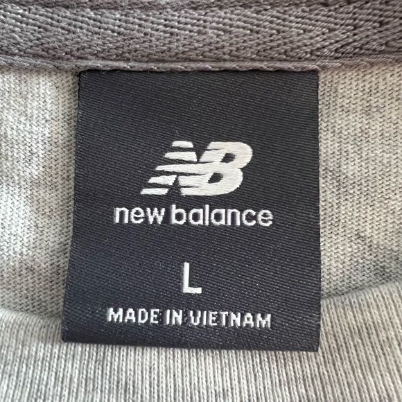 New Balance Athletics Shop Men’s Storefront Graphic Tee Dog Walking Gray Size L - Picture 9 of 11